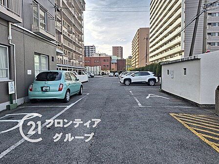 住まい選びは、価格や立地だけでなく、将来の暮らし方まで含めて考えることが大切です。今の段階で気になっていることを、まずスタッフに話してみてください