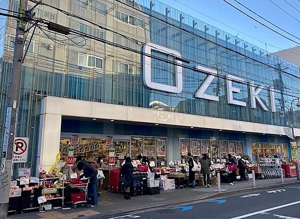 ◇野菜の種類も多く、魚や肉も充実しています。総菜コーナーも陳列が工夫されており買い物しやすいです。
