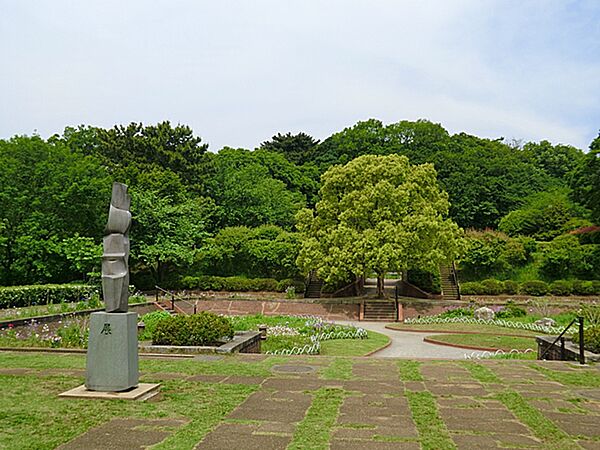 お子様とのお散歩やペットとのふれあいなど、日常の中で閑静な自然のゆとりを感じていただくことができます。