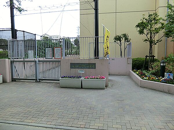 ◇通学路は穏やかな住宅街の中の道なので、お子さんの通学も安心。