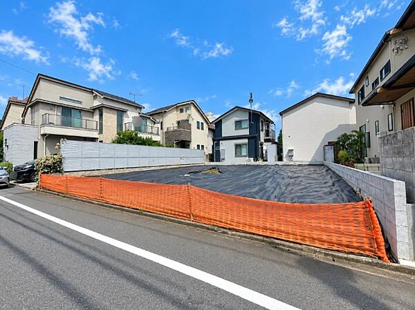 周辺一帯は低層住宅地となっております。周りに高い建物もない為空も広く感じられ、心も落ち着く住環境での生活をスタートしてみませんか。