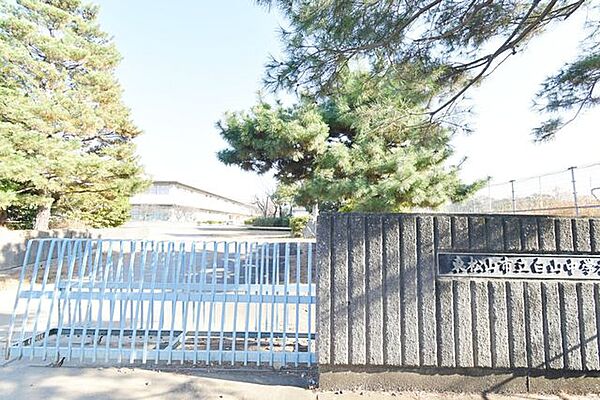 東松山市立白山中学校 徒歩6分。 460m