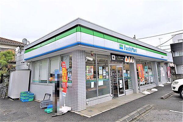 ファミリーマート鶴ヶ島鶴ヶ丘店 徒歩2分。 100m