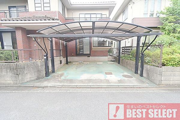 カーポート並列2台分（車種による）