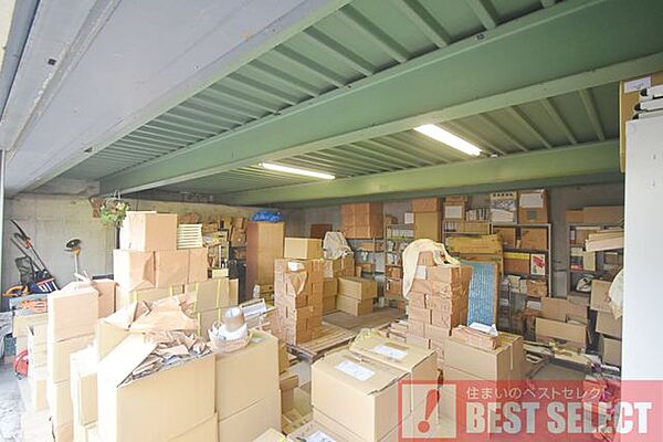 1階の倉庫は荷物をおいたりお好きなようにお使いいただけます