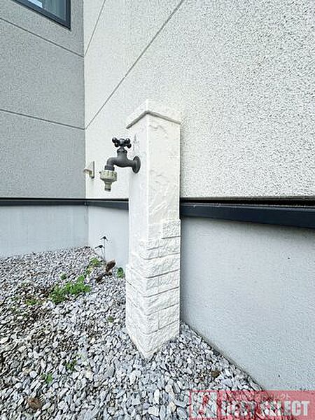 お庭の掃除にも役立つ蛇口付き