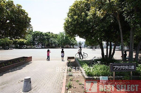プラザ中央公園 徒歩13分。 1020m