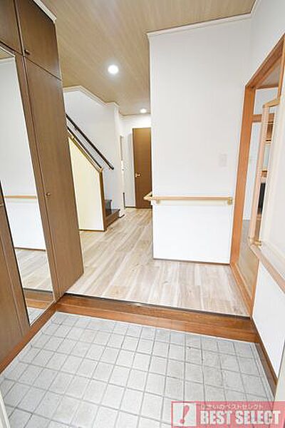 玄関を拡大表示