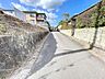 その他：北東側前面道路です。