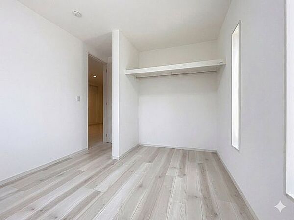所有者様居住中です。家具消し加工をしております。