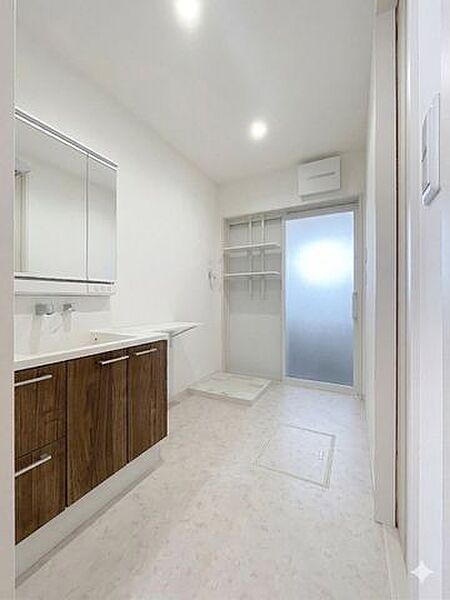 所有者様居住中です。家具消し加工をしております。