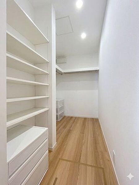 所有者様居住中です。家具消し加工をしております。