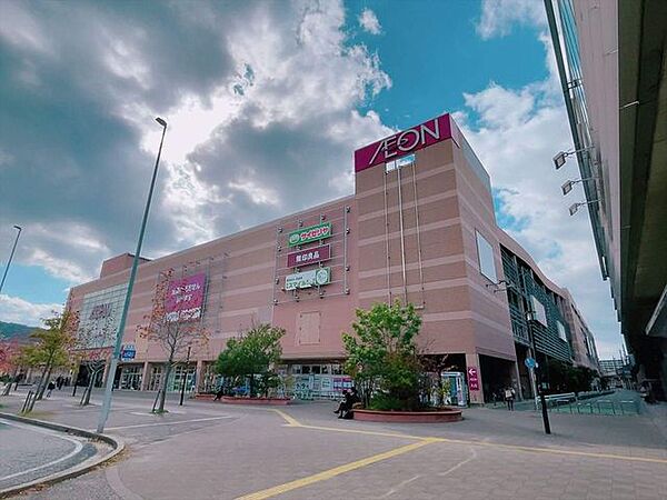 イオン福岡伊都店 徒歩10分。 800m