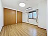 寝室：家具消し加工を行っております。