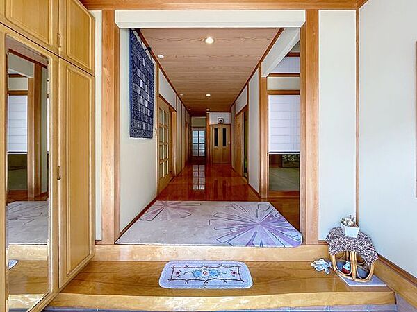 広々とした玄関