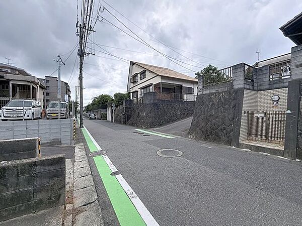 周辺は閑静な住宅街です。