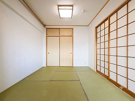 客間や遊び場としても利用可能な4.5帖和室