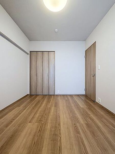 独立した洋室はテレワークや趣味のお部屋として利用で便利です。