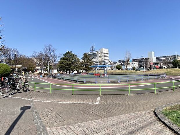 萩中公園（プール）東京都大田区に位置する公園、公営プールです。冬期でも温水プールとしてご利用いただけます。 980m
