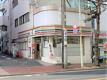 セブンイレブン 大森駅北店 220m