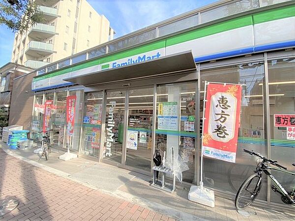 ファミリーマート大森山王 76m