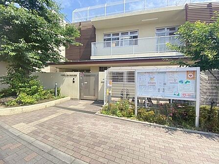 区立森ケ崎保育園伝承行事や季節の行事を大切にし、意味を伝えながら行っています。誕生会は、各クラスでお誕生日当日に行っています。運動会は、近くの小学校で行っています。 130m