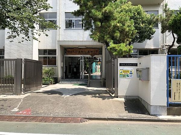 大田区立高畑小学校話す相手に応じた言葉遣いができる子の育成をめざし、全教育活動をとおして、指導に取り組む小学校です。 500m