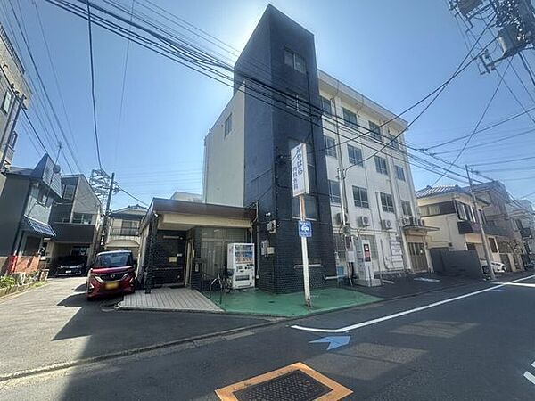 みやはら内科外科クリニック内科・消化器内科・呼吸器内科・外科・整形外科・皮膚科診療時間　9：00～13：00、15：00～18：00休診日：火曜日、土曜午後、日曜日、祝日 400m