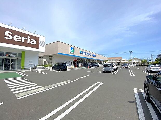 ヤマザワ中野栄店 徒歩9分。 650m