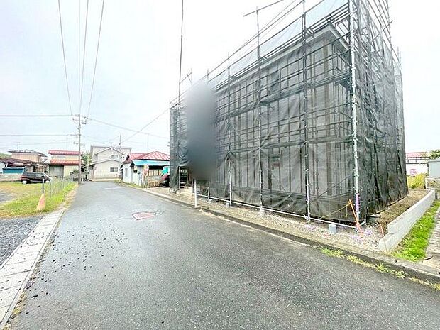 前面道路含む外観