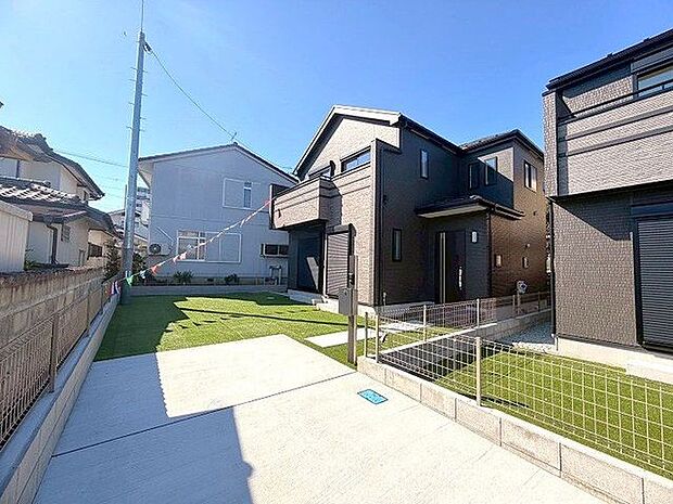 前面道路含む外観