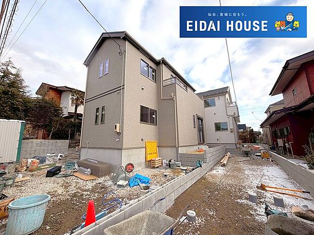 前面道路含む外観