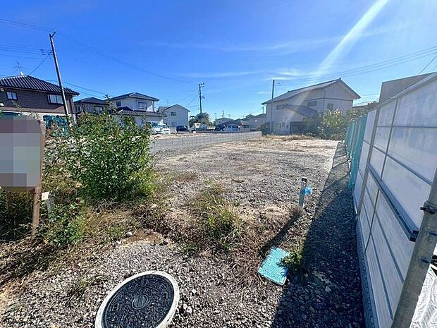 前面道路含む外観