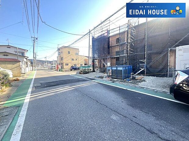 前面道路を含む現地外観写真