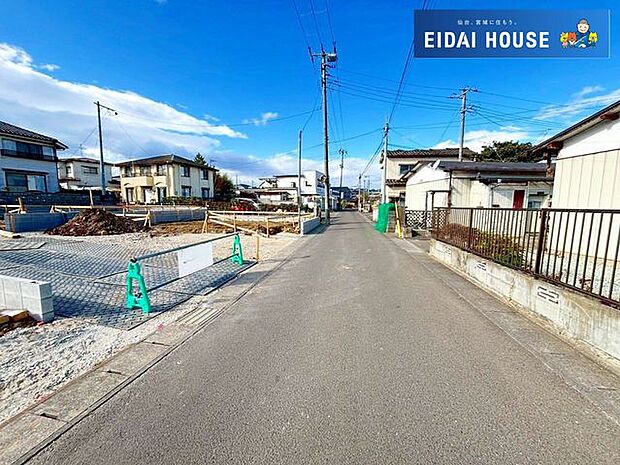 前面道路含む外観