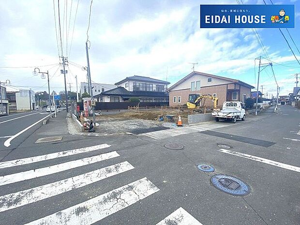 前面道路を含む現地現況外観写真