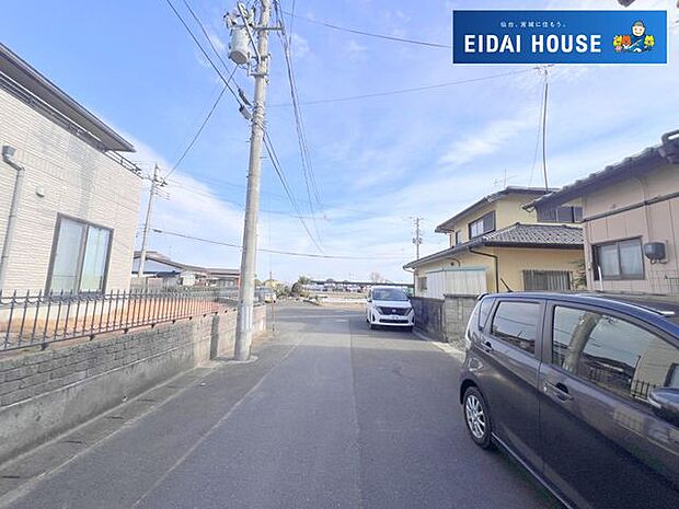 前面道路含む外観