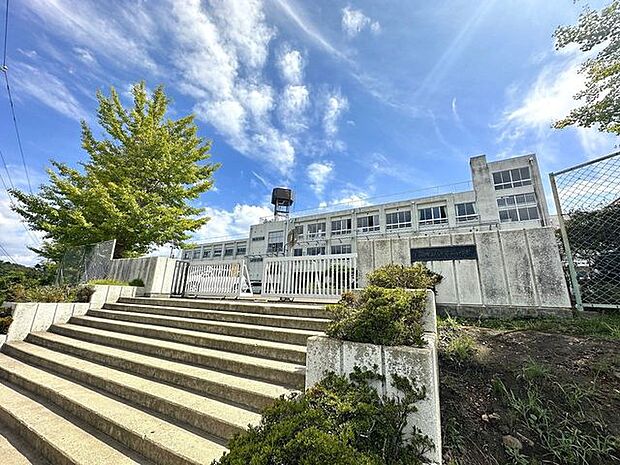 利府町立利府第三小学校 徒歩22分。 1750m