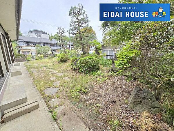 115坪の敷地面積がございます。