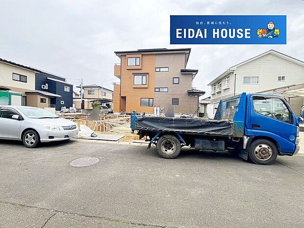 前面道路を含む現地現況外観写真