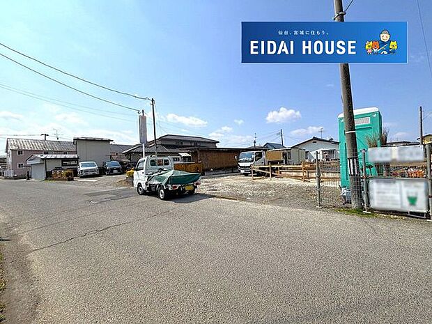 前面道路含む外観