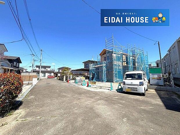 前面道路含む外観