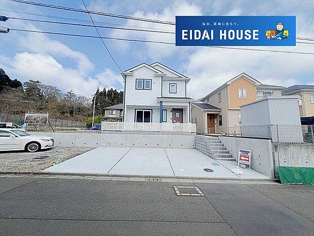 前面道路含む外観