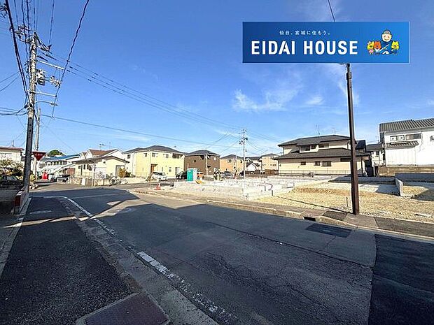 前面道路含む外観