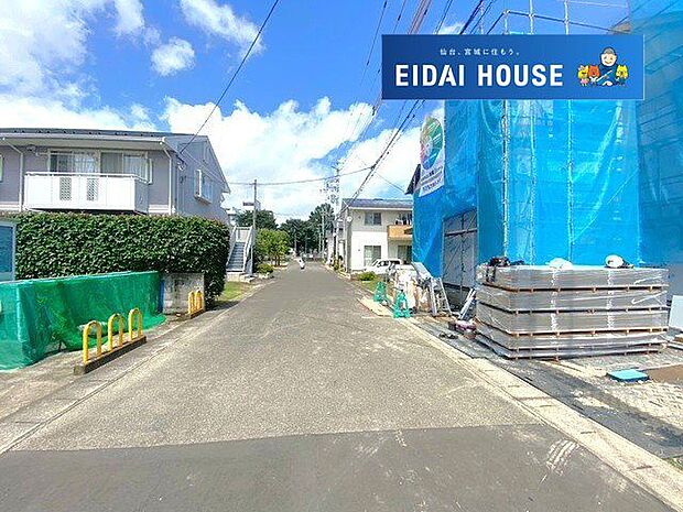 前面道路含む外観