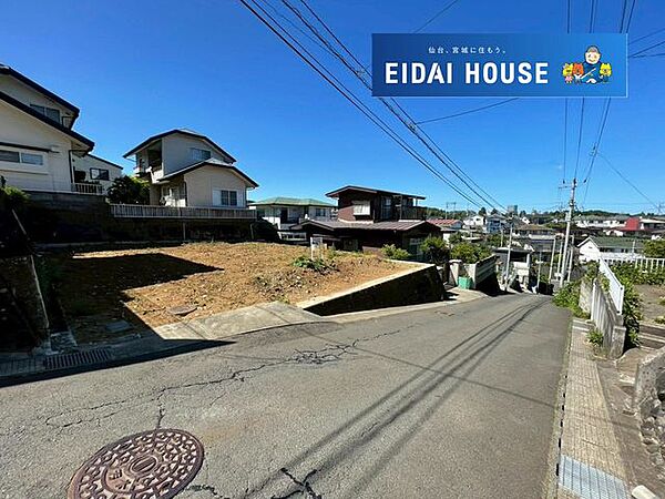 前面道路含む外観