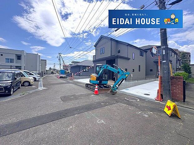 前面道路含む外観
