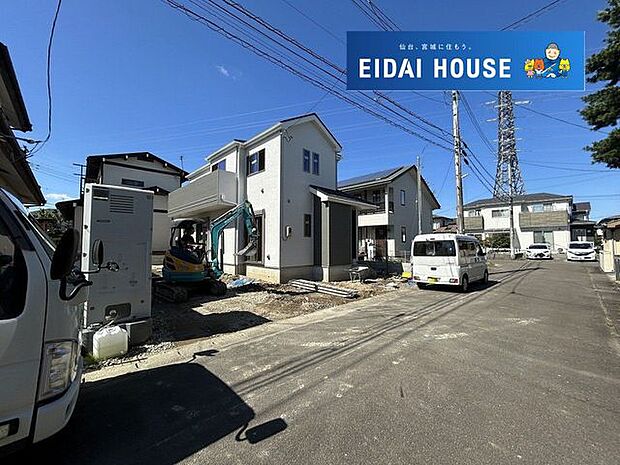 前面道路含む外観