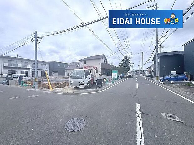前面道路含む外観