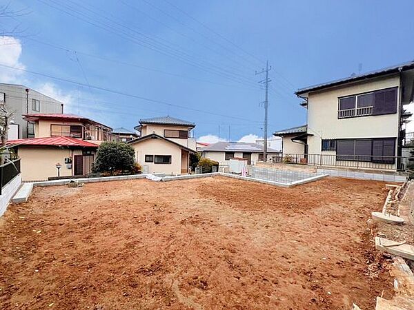 「ここに自分たちのマイホームが建つのか…」と想像するだけでワクワクしますね！ＬｉｖｅＡｌｌはお客様の家探しのお手伝いを全力でさせて頂きます♪「広さ」「駅徒歩」「周辺環境」どれも譲れない人にオススメ！